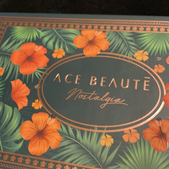 Gorgeous eyeshadow palette - Picture 2 of 3